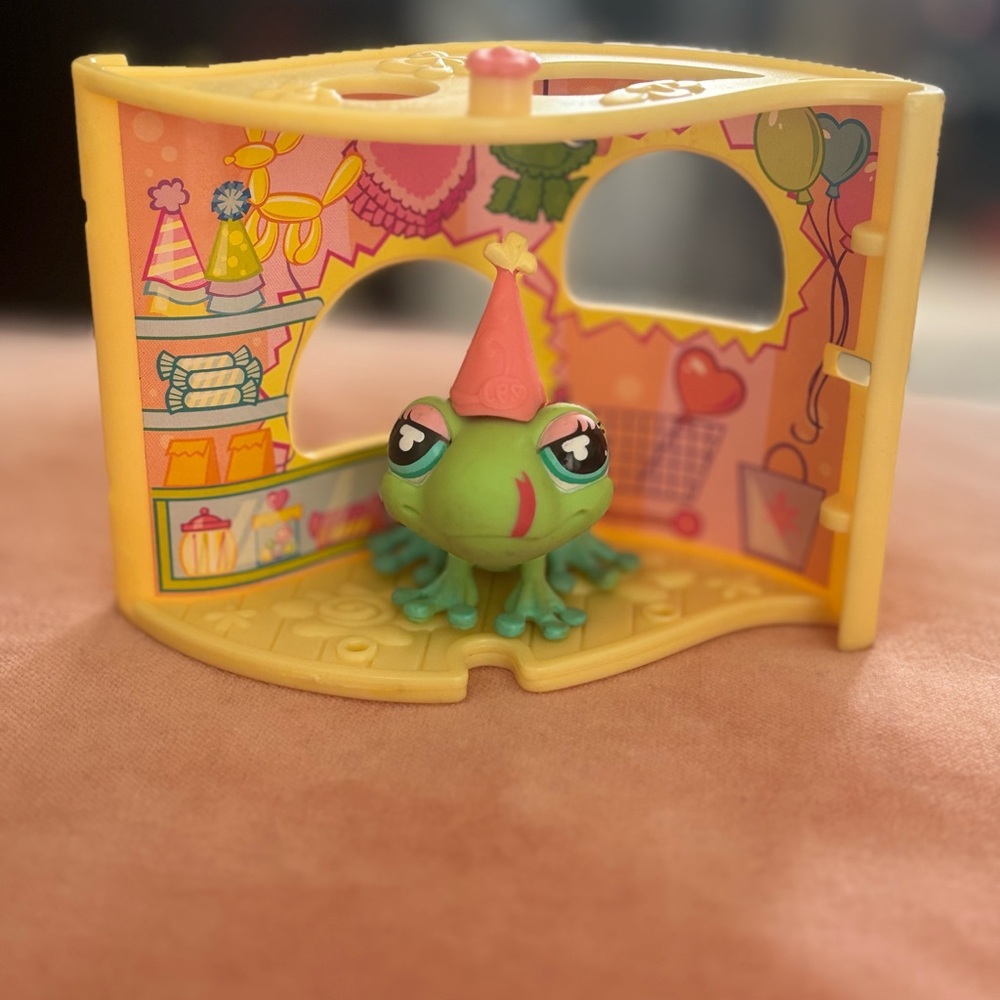 NIP Littlest Pet Shop 474 Pet Nook Frog Birthday Hat LPS from 2008